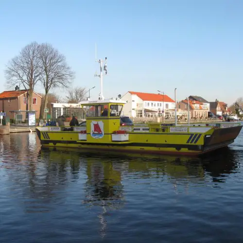 Kaag ferry sails between Kaag and Buitenkaag